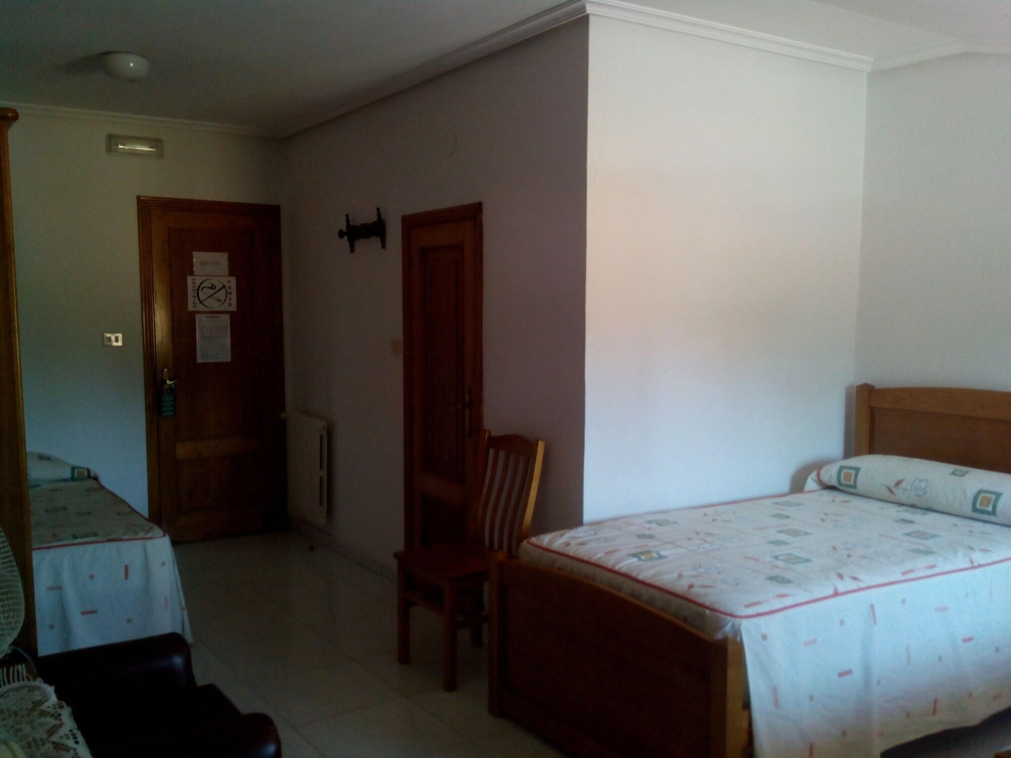 Hostal Sequeiros Сан-Сиприан-де-Виньяс Экстерьер фото