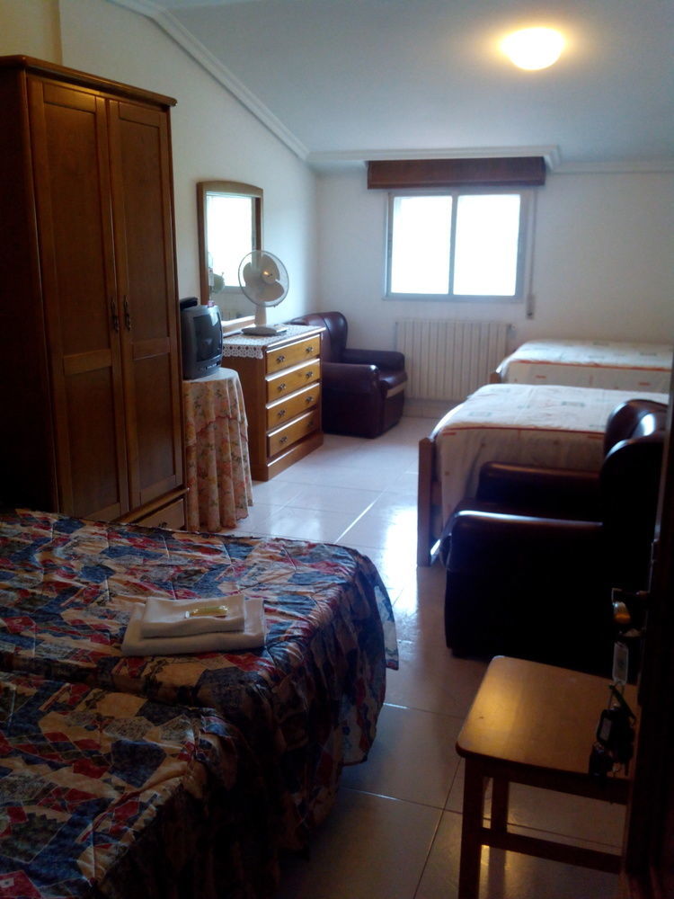 Hostal Sequeiros Сан-Сиприан-де-Виньяс Экстерьер фото